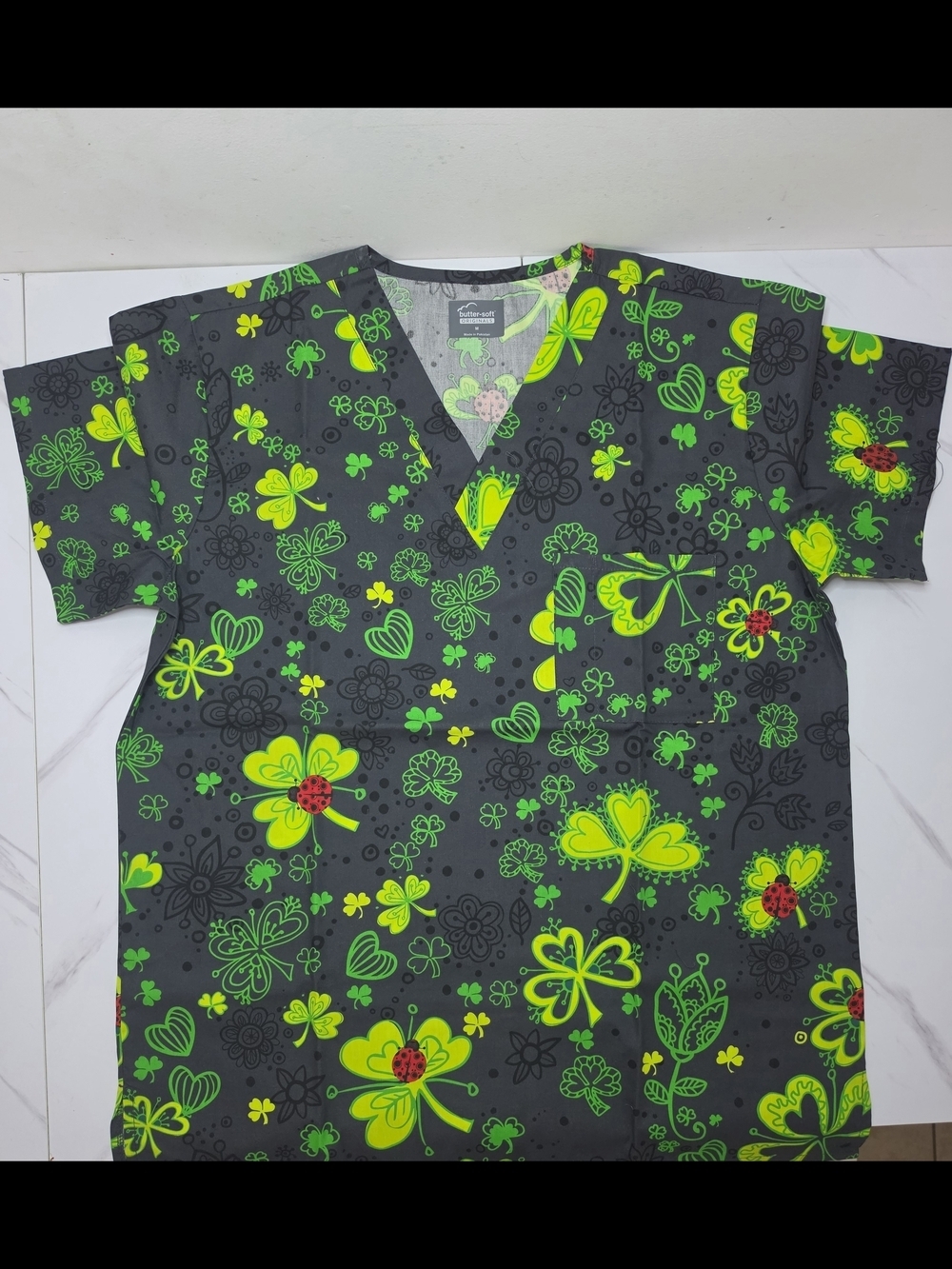 Butter-Soft Scrub Top Size Med - Picture 1 of 3